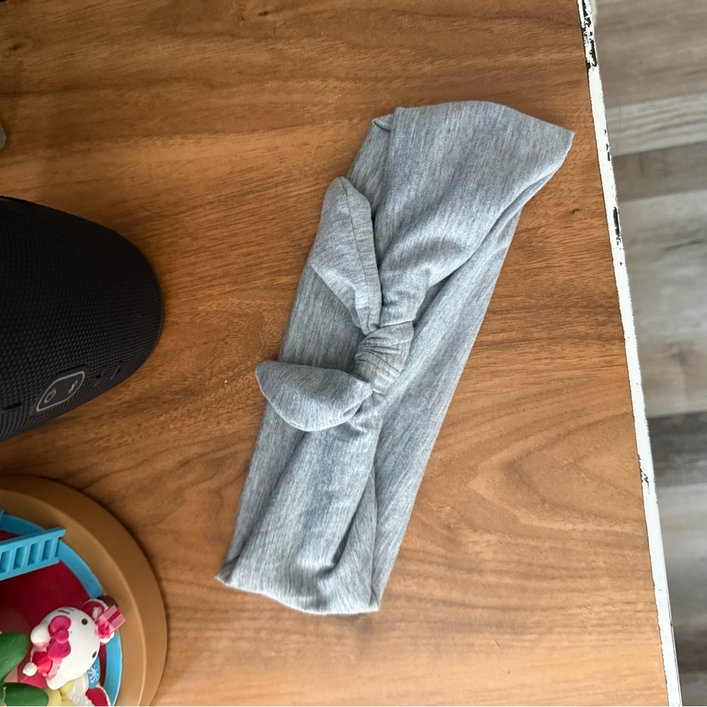 Women’s grey bow headband